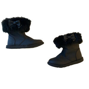 the childrens place toddler boot 🎀 leather, faux fur and bow🎀size 9